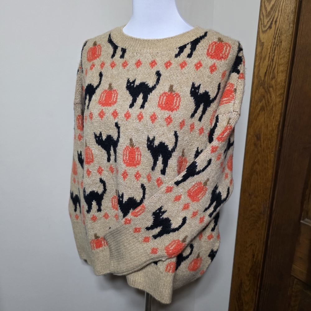 Vince Camuto Beige Crewneck Sweater with Black Cat & Orange Pumpkin Motif